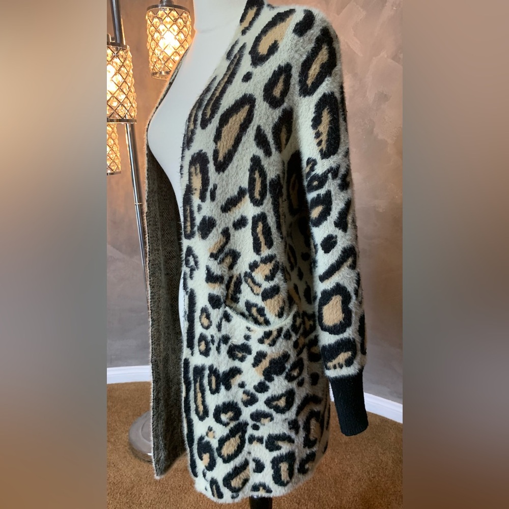 Vince Camuto Black and Cream Leopard cardigan - Picture 2 of 5